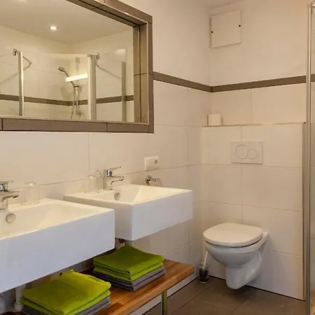 Lara & Lea צל אם צילר